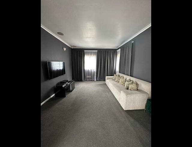 6 BEDROOM HOUSE FOR SALE IN ESCOMBE